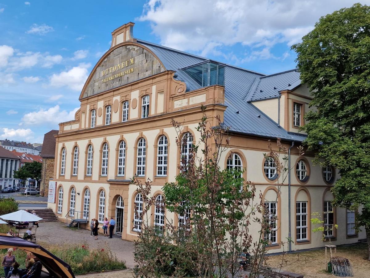 Exklusives Dachgeschoss-apartment: Zentrales Mit Highspeed-internet Apartment