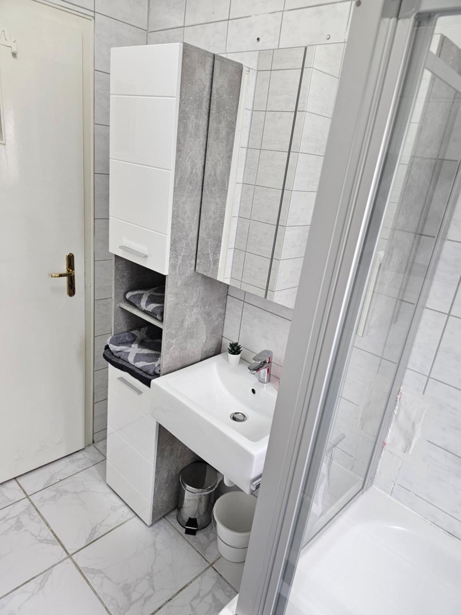 Apartment Exklusives Dachgeschoss-apartment: Zentrales Mit Highspeed-internet Kassel